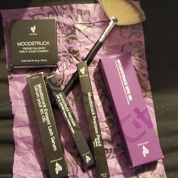 Makeup Bundle - Picture 1 of 1